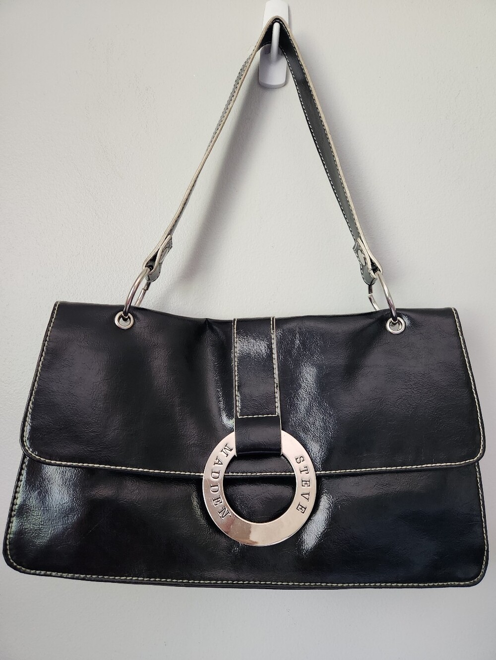 VTG Steve Madden Black Baguette Shoulder bag Silver tone O-Ring flap closure Y2K